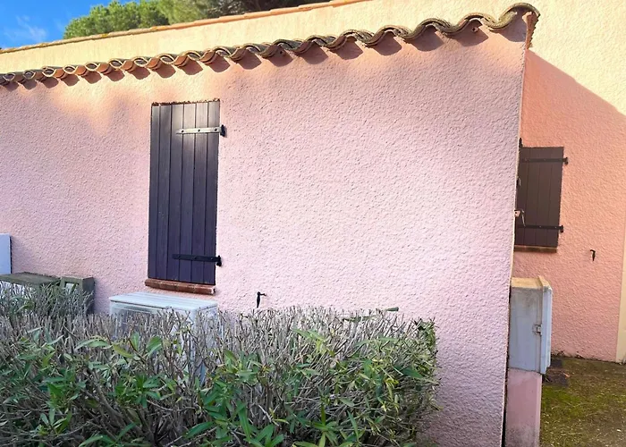 Mitoyenne Climatisee Avec Piscine, 4 Pers, Parking - Fr-1-607-210 *