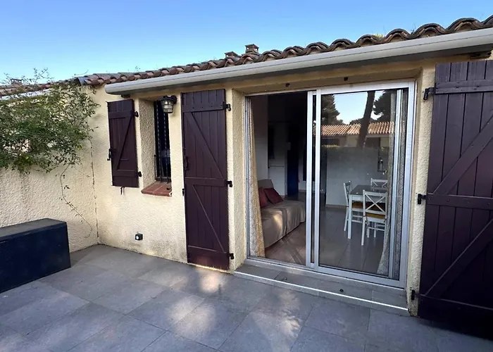 Mitoyenne Climatisee Avec Piscine, 4 Pers, Parking - Fr-1-607-210